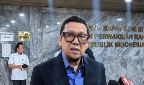 Ketua Komisi II DPR Ahmad Doli Kurnia Tandjung usai rapat timus dan timsin tertutup tentang Provinsi Papua Selatan, RUU tentang Provinsi Papua Tengah, dan RUU tentang Provinsi Papua Pegunungan di Gedung Nusantara, Kompleks Parlemen, Jakarta, Senin (27/6).