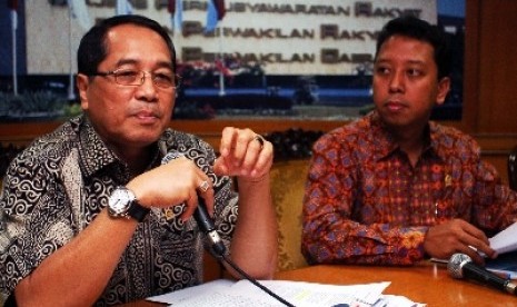 Ketua Komisi IV DPR RI, Romahurmuzi (kanan), dan Wakil Ketua Komisi IV DPR RI, Firman Sudibyo.