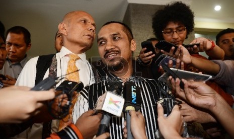 Ketua KPK non aktif Abraham Samad usai diperiksa selama enam jam oleh Bareskrim Mabes Polri di Gedung Bareskrim, Jakarta, Rabu (24/6).  (Republika/Raisan Al Farisi)