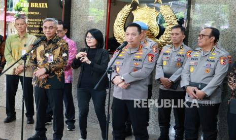 Ketua Komisi Pemberantasan Korupsi (KPK) RI, Setyo Budiyanto, bersama jajarannya mengunjungi Kapolri Jenderal Listyo Sigit Prabowo beserta pejabat utama di Mabes Polri, Jakarta.