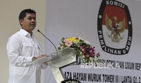 Ketua Komisi Pemilihan Umum (KPU) Juri Ardiantoro menyampaikan pidato sambutannya saat meresmikan kantor baru KPU di Tower 3 Plaza Hayam Wuruk, Jakarta, Selasa (27/12).