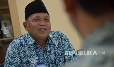 Ketua Komisi Pengawas Haji Indonesia Samidi Nashir , bersama sejumlah jajaran komisioner KPHI saat melakukan kunjungan di Kantor Republika, Jakarta, Kamis (7/4). 