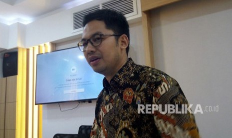 Ketua Komisi Penyiaran Indonesia (KPI) Yuliandre Darwis memberi keterangan pers tentang peringatan Hari Penyiaran Nasional (Harsiarnas) ke-85 di Gedung KPI Pusat, Jakarta, Selasa (27/3).