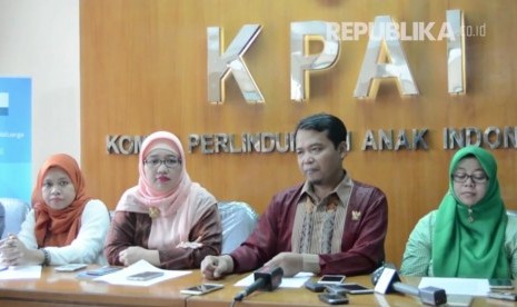 Ketua Komisi Perlindungan Anak Indonesia (KPAI) Susanto (kedua dari kanan).