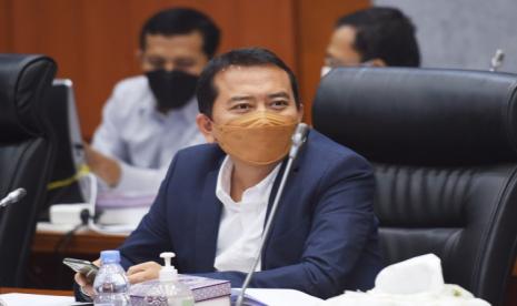 Ketua Komisi X DPR Syaiful Huda. Huda menyatakan, peringatan Hari Guru Nasional harus menjadi momentum untuk meneguhkan komitmen dalam memperjuangkan kesejahteraan para pendidik di Tanah Air.