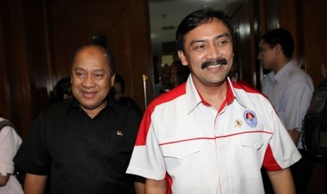 Ketua Komisi X Mahyudin bersama Menegpora Andi Mallarangeng