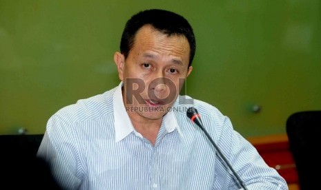 Ketua Komisi Yudisial (KY) Suparman Marzuki menerima aduan dari Anggota Koalisi Masyarakat Sipil saat pelaporan dugaan pelanggaran kode etik hakim saat mengadukan Hakim Sarpin Rizaldi ke Komisi Yudisial (KY), Selasa (17/2).