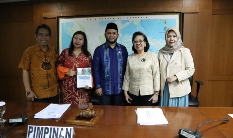 Ketua Komite III DPD RI Dedi Iskandar Batubara saat RDPU membahas ‘Permasalahan Kesejahteraan Lanjut Usia’ di Gedung DPD RI, Jakarta, Selasa (9/10).