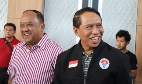 Ketua KONI Pusat, Marciano Norman (kiri) dan Menteri Pemuda dan Olahraga Zainuddin Amali (kanan).