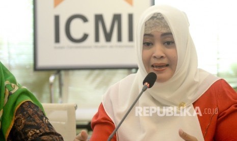 Ketua Koordinasi Pengembangan Profesionalitas Tenaga Kerja Fahira Fahmi Idris menggelar konferensi pers terkait polemik penistaan Aluran oleh Gubernur DKI Jakarta Basuki Tjahaja Purnama di Jakarta, Kamis (20/10).