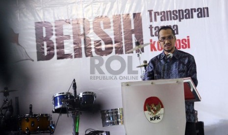  Ketua KPK Abraham Samad memberikan paparan ketika menghadiri pembukaan Pekan Anti Korupsi, Jakarta, Senin (9/12).  (Republika/Adhi Wicaksono)