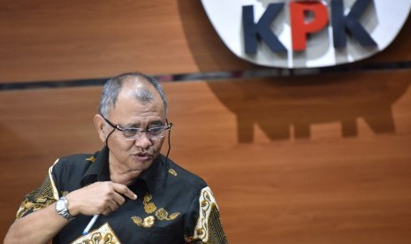 Ketua KPK Agus Rahardjo memberikan keterangan terkait kasus penyiraman air keras terhadap penyidik KPK Novel Baswedan di Gedung KPK Jakarta, Jumat (19/5).