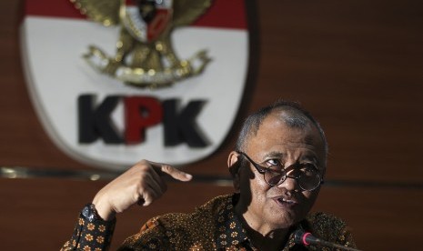 Ketua KPK Agus Rahardjo menyampaikan keterangan pers terkait hasil pengembangan kasus dugaan suap terhadap sejumlah anggota DPRD Provinsi Jambi di gedung KPK, Jakarta, Jumat (28/12/2018).