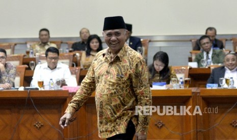 Ketua KPK Agus Raharjo saat mengikuti rapat dengar pendapat dengan Komisi III DPR di Kompleks Parlemen, Senayan, Jakarta, Selasa (26/9).