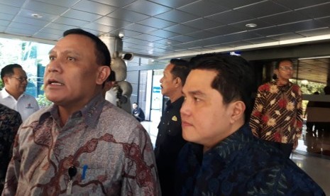 Ketua KPK Firli Bahuri dan Menteri BUMN Erick Thohir usai pertemuan di Kantor Kementerian BUMN, Jakarta, Selasa (28/1).