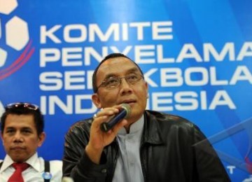 Ketua KPSI Tony Apriliani (kanan)