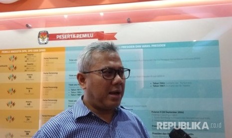 Ketua KPU, Arief Budiman, di Kantor KPU, Menteng, Jakarta Pusat, Kamis (21/6). KPU kembali berkirim surat ke Kemenkum-HAM dan meminta agar PKPU pencalonan caleg tidak ditolak untuk diundangkan.