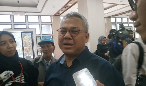 Ketua KPU, Arief Budiman usai Rapat Uji Publik Rancangan Peraturan KPU tentang Tahapan, Program dan Jadwal Penyelenggaraan Pemilihan Gubernur/Wakil Gubernur, Bupati/Wakil Bupati dan Walikota/Wakil Walikota tahun 2020 di kantor KPU, Jakarta Pusat, Senin (24/6). 