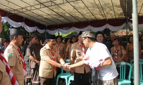 Ketua Kwarnas Gerakan Pramuka Adhyaksa Dault saat menghadiri upcara ngaben almarhum I Ketut Wija