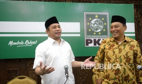 Ketua Lajnah Pemenangan Pemilu (LPP) Partai Kebangkitan Bangsa (PKB) Marwan Jafar (kiri) bersama Sekretaris LPP Sulthonul Huda memberikan paparan di Kantor DPP PKB, Jakarta, Selasa (13/6).