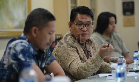 Ketua Lembaga Perlindunghan Saksi dan Korban (LPSK) Abdul Haris Semendawai, berbicara saat mengunjungi kantor Redaksi Republika di Jakarta, Kamis (11/6).