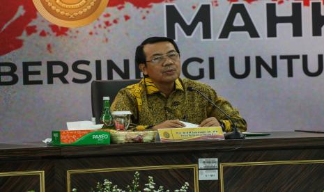 Ketua Mahkamah Agung M Syarifuddin memberikan keterangan pers pada acara Refleksi Akhir Tahun 2021 Mahkamah Agung di Jakarta, Rabu (29/12/2021). Mahkamah Agung menyampaikan, sepanjang 2021 telah berhasil memutus perkara sebanyak 19.087, dari jumlah beban perkara sebanyak 19.254 atau sebesar 99,13 persen.