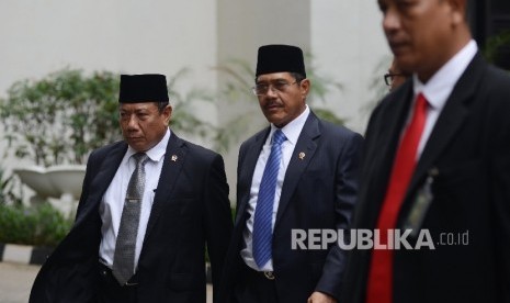 Ketua Mahkamah Agung (MA) M Hatta Ali (tengah) 