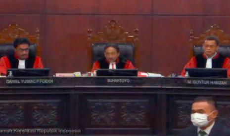 Ketua Mahkamah Konstitusi (MK) Suhartoyo, memimpin jalannya sidang sengketa hasil Pileg DPD Sumbar.