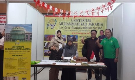 Ketua Majelis Diktilitbang PP. Muhammadiyah di stand pameran PTM,