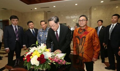 Ketua Majelis Permusyawaratan Politik China Yu Zhengsheng mengadakan pertemuan dengan Ketua MPR RI Zulkifli Hasan.