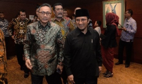 Ketua Majelis Permusyawaratan Rakyat (MPR) RI Zulkifli Hasan (kiri)