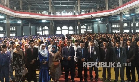 Ketua Majelis Permusyawaratan Rakyat (MPR) RI Zulkifli Hasan melakukan kunjungan sekaligus kuliah umum ke Kampus Institut Agama Islam Al-Zaytun Indonesia (IAI Al-Azis) Kabupaten Indramayu, Jawa Barat, Jumat (19/1). 