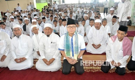 Ketua Majelis Permusyawaratan Rakyat Republik Indonesia Zulkifli Hasan menyampaikan Sosialisasi Empat Pilar dan Silaturahmi Kebangsaan di Pondok Pesantren Hidayatullah, Balikpapan, Kalimantan Timur, Jumat (15/12).