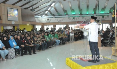 Ketua Majelis Permusyawatan Rakyat (MPR) RI, Zulkifli Hasan saat memberikan ceramah Sosialisasi Empat Pilar MPR RI, di Kantor Bupati Subang, Kabupaten Subang, Jawa Barat, Rabu (26/4).