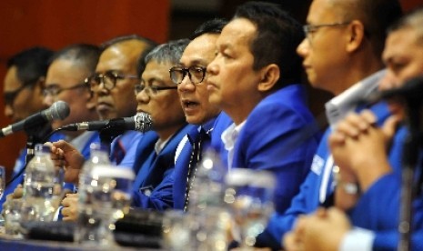 Ketua Majelis Pertimbangan PAN Soetrisno Bachir (ketiga kanan).