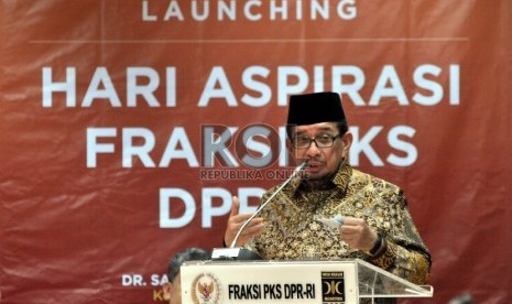 Ketua Majelis Syuro PKS Salim Segaf Al-Jufri menyampaikan pidatonya pada pembukaan Focus Group Discussion (FGD) bertema “Optimalisasi Tugas DPR RI sebagai Pejuang Aspirasi Rakyat” yang akan diselenggarakan di Ruang Pleno Fraksi PKS DPR RI, Selasa (17/11).