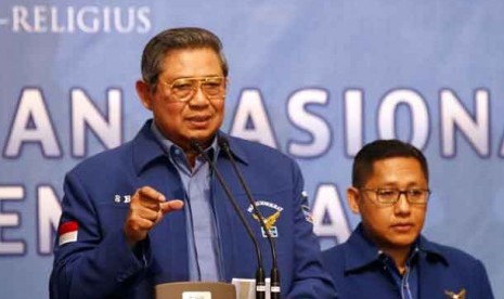 Ketua Majelis Tinggi Partai Demokrat Susilo Bambang Yudhoyono bersama Ketua Umum Partai Demokrat Anas Urbaningrum.