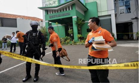 Ketua Majelis Ulama Indonesia (MUI) Bidang Fatwa Asrorun Niam Sholeh menyerahkan insiden penembakan di Kantor MUI kepada kepolisian. 