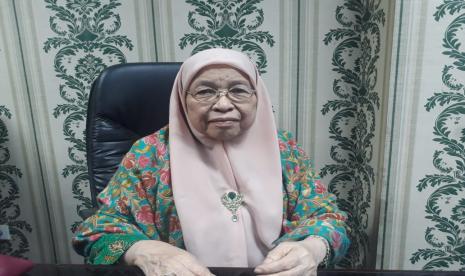  Ketua Majelis Ulama Indonesia (MUI) Bidang Fatwa, Prof Huzaemah Tahido Yanggo saat diwawancara di Kantor MUI Pusat, Jakarta Pusat, Selasa (10/3). 