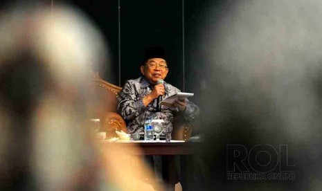 Ketua Majelis Ulama Indonesia (MUI). Maruf Amin (kedua kanan) menjadi pembicara dalam Halaqoh Kebangsaan di Gedung MPR, Jakarta, Selasa (23/12).