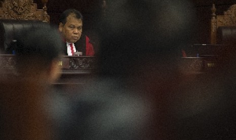 Ketua MK Arief Hidayat memimpin sidang di gedung MK, Jakarta, Rabu (21/1).