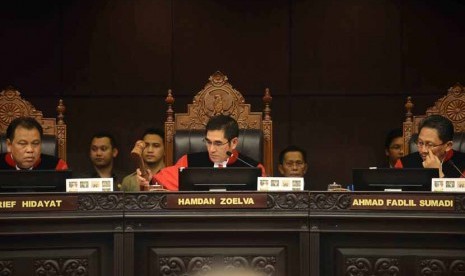 Ketua MK Hamdan Zoelva membacakan hasil putusan sidang sengketa Pilpres di Gedung Mahkamah Konstitusi (MK), Jakarta, Kamis (21/8).