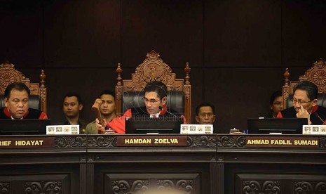 Chief of Constitutional Court Hamdan Zoelva closes the session after the court reject pleas by Prabowo-Hatta camp on Thursday.  