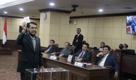 Ketua MK yang baru periode 2018-2010 Anwar Usman di Gedung MK, Senin (2/4). Anwar Memenangkan lima dari sembilan suara dalam pemilihan Ketua MK.