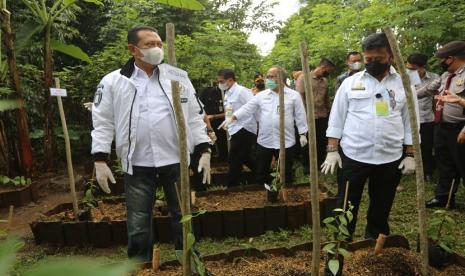 Ketua MPR Bambang Soesatyo bersama Menteri Pertanian Syahrul Yasin Limpo. Ketua MPR yakin aktivitas ekonomi akan bergeser ke desa dan pertanian