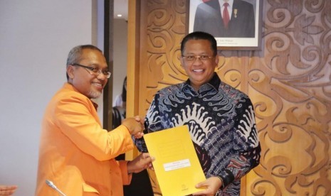 Ketua MPR Bambang Soesatyo saat menerima Forum Dekan Ilmu-Ilmu Sosial Perguruan Tinggi Negeri se-Indonesia, di Ruang Kerja Ketua MPR, Kompleks Parlemen, Jakarta, Senin (7/10).