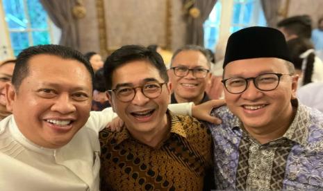 Chairman of the National Assembly Bambang Soesatyo aka Bamsoet with Chairman of the National Election Team (TPN) Ganjar-Mahfud, Arsjad Rashid and Chairman of the National Campaign Team (TKN) Prabowo-Gigiu Bran, Rosan Perkasa Roeslani in Jakarta, Thursday (11/4/2024) night WIB.