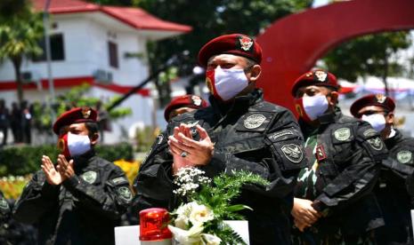 Ketua MPR RI Bambang Soesatyo bersama Ketua DPR RI Puan Maharani menerima penghargaan brevet warga kehormatan dari Badan Intelijen Negara (BIN), yang disematkan secara langsung oleh Kepala BIN Jenderal (Pol) Budi Gunawan. Sebelumnya, pada Juli 2018 Bamsoet juga mendapatkan brevet warga kehormatan dari TNI Angkatan Laut (AL).