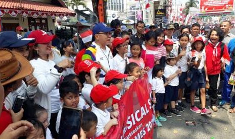 Ketua MPR RI Zulkifli Hasan hadir menyambut Kirab Obor Api Asian Games 2018 di Kota Bandar Lampung, Rabu (8/8). 