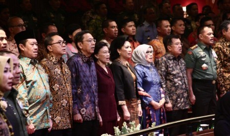 Ketua MPR RI, Zulkifli Hasan hadiri HUT TNI ke-71, di Taman Ismail Marzuki, Jakarta, Ahad (2/10). Hadir juga dalam acara tersebut Wakil presiden Jusuf Kalla dan Panglima TNI jenderal Gatot Nurmantyo.